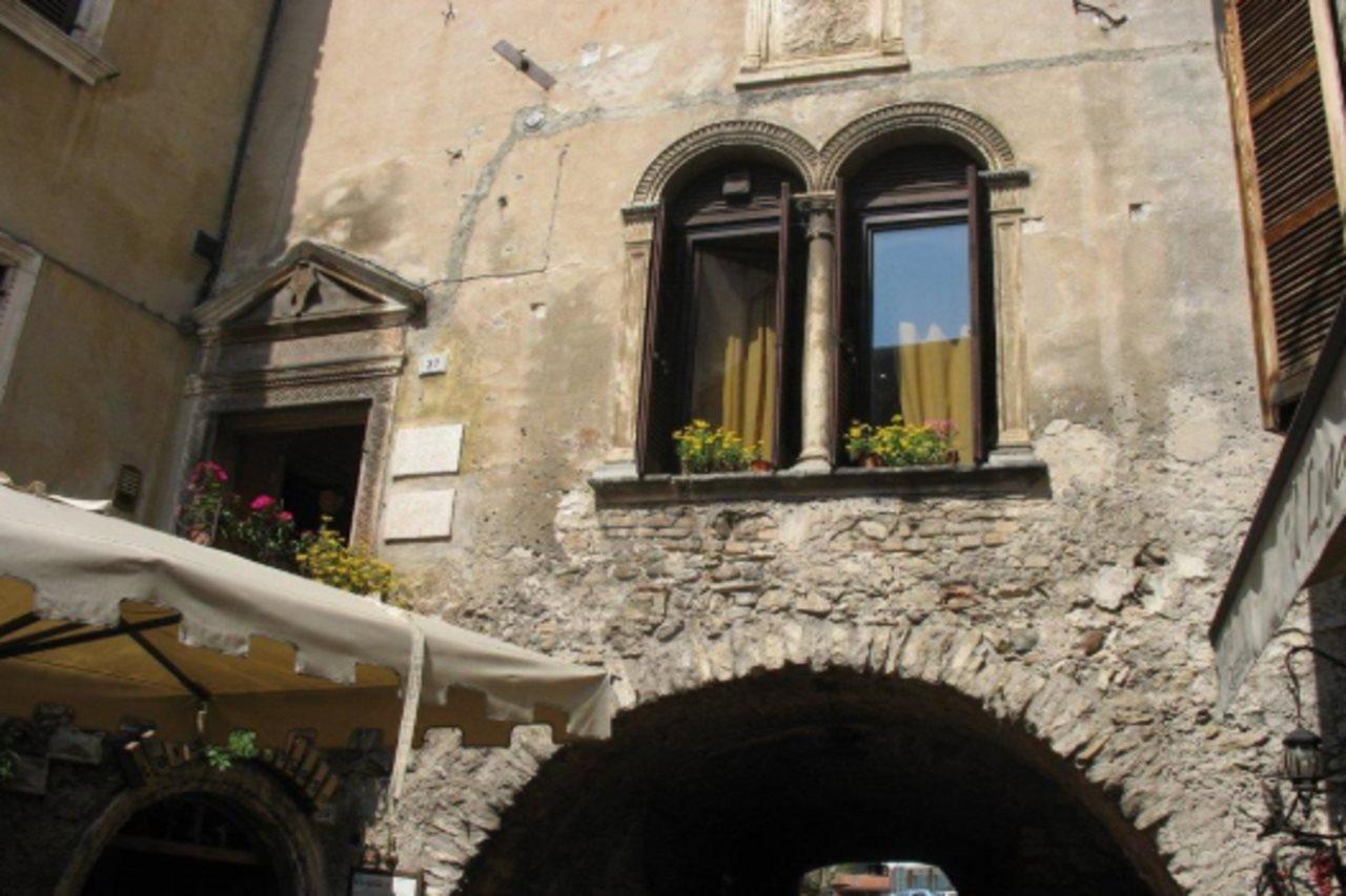 Palazzo Fregoso Apartment การ์ดา ภายนอก รูปภาพ